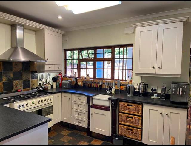 8 BEDROOM HOUSE FOR SALE IN MONTROSE